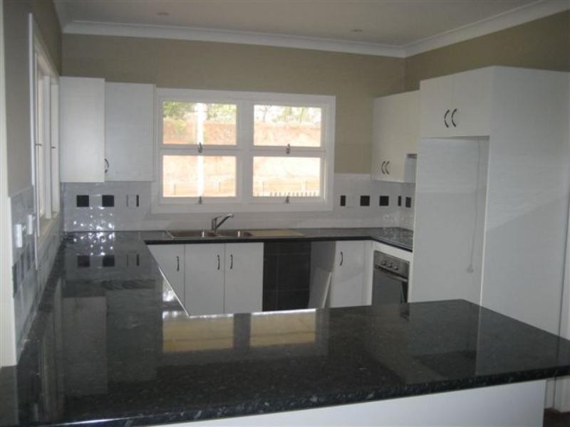 73 Stuart St Cnr Adam Street, Mount Lofty QLD 4350