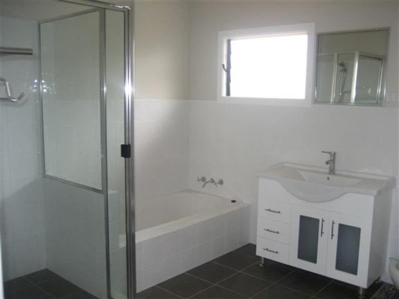 73 Stuart St Cnr Adam Street, Mount Lofty QLD 4350