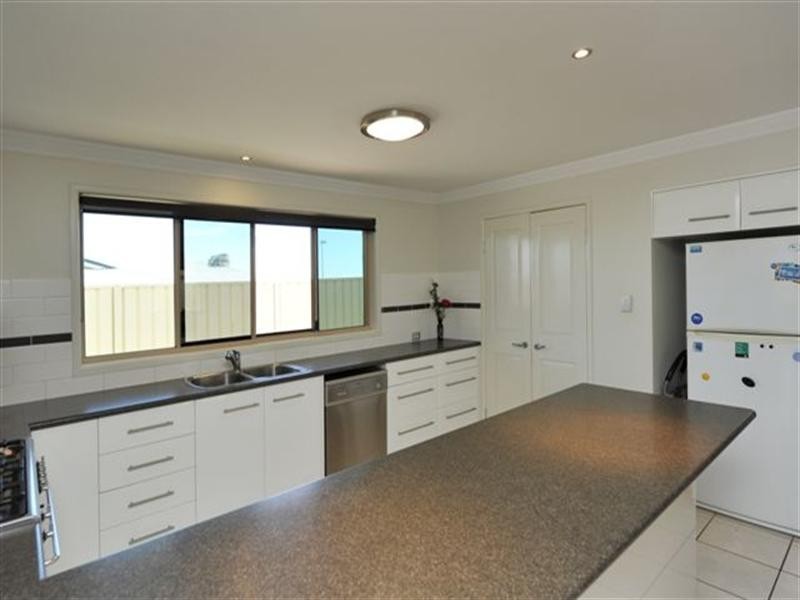 10 Sommariva Street, Westbrook QLD 4350