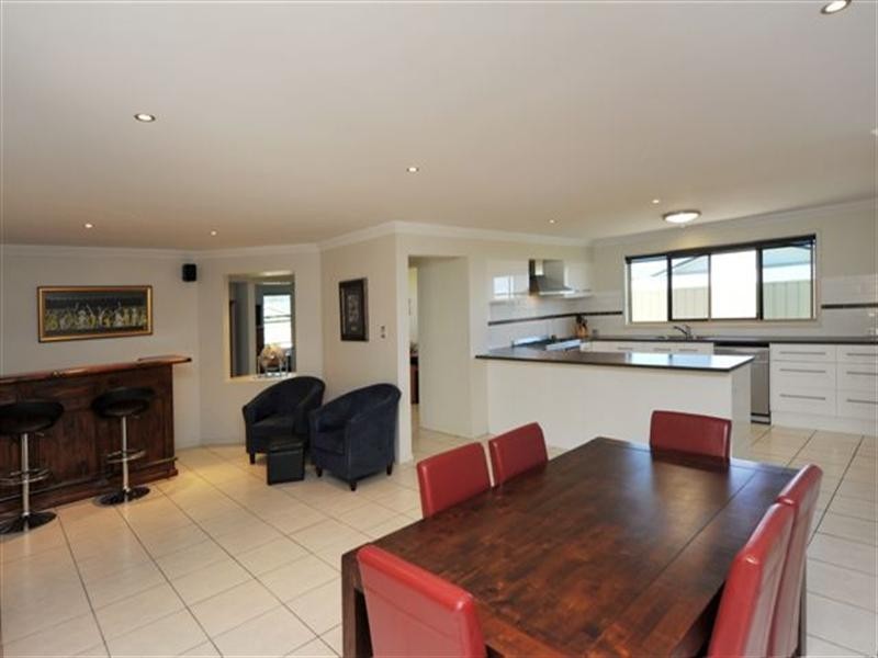 10 Sommariva Street, Westbrook QLD 4350