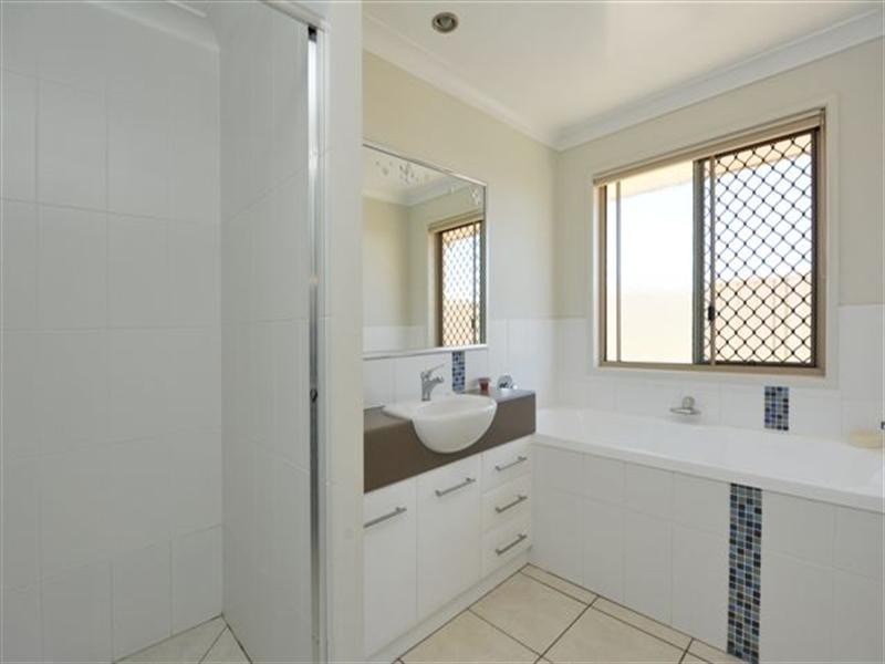 10 Sommariva Street, Westbrook QLD 4350