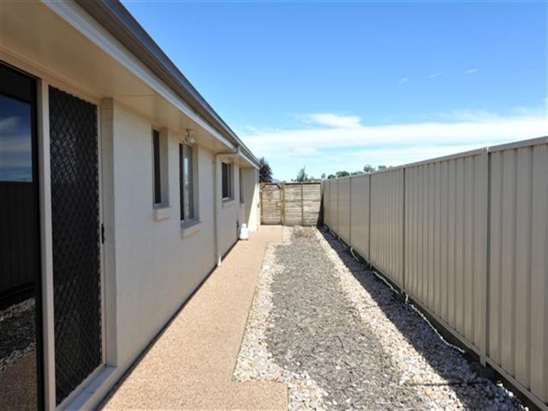 10 Sommariva Street, Westbrook QLD 4350