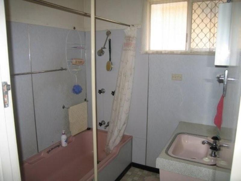 5 Reginald Street, Mount Lofty QLD 4350