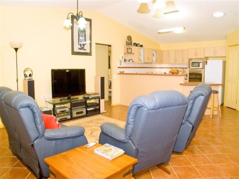 11 Biscay Crescent, Glenvale QLD 4350