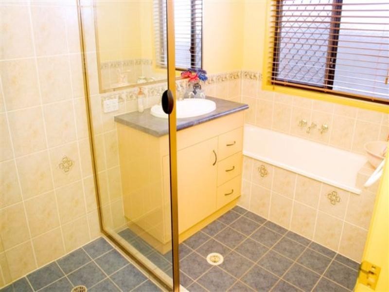 11 Biscay Crescent, Glenvale QLD 4350