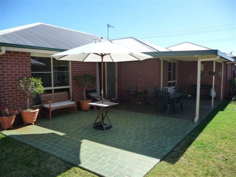 12 Pillar Street, Middle Ridge QLD 4350