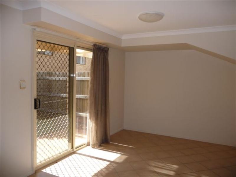 7/27 Gladstone Street, Newtown QLD 4350