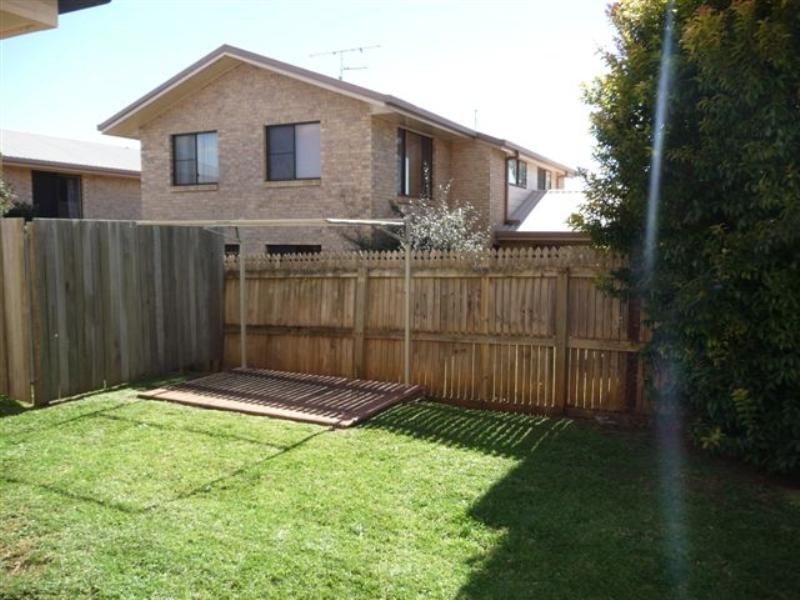 7/27 Gladstone Street, Newtown QLD 4350