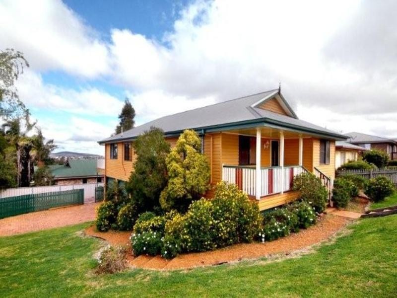 28 Barlow Street, Wilsonton QLD 4350