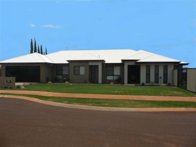 25 Fallon Drive, Middle Ridge QLD 4350