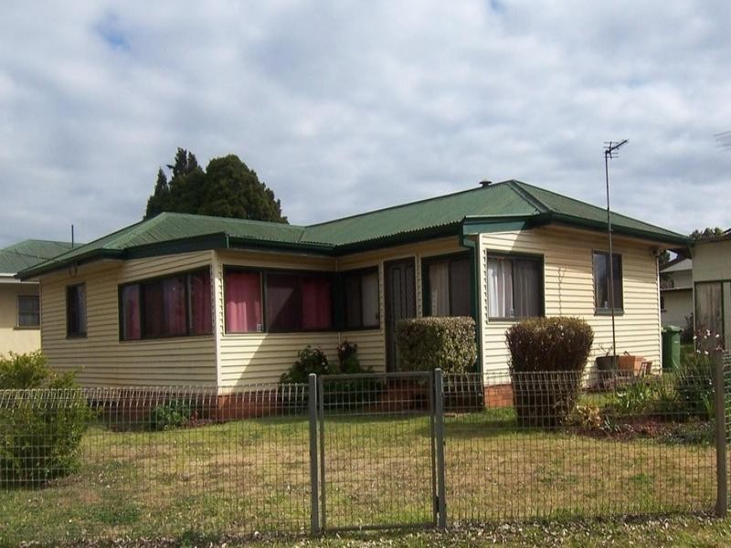 17 Burton Street, Harristown QLD 4350