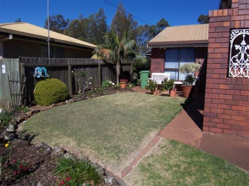 1/6 Champagne Crescent, Wilsonton QLD 4350