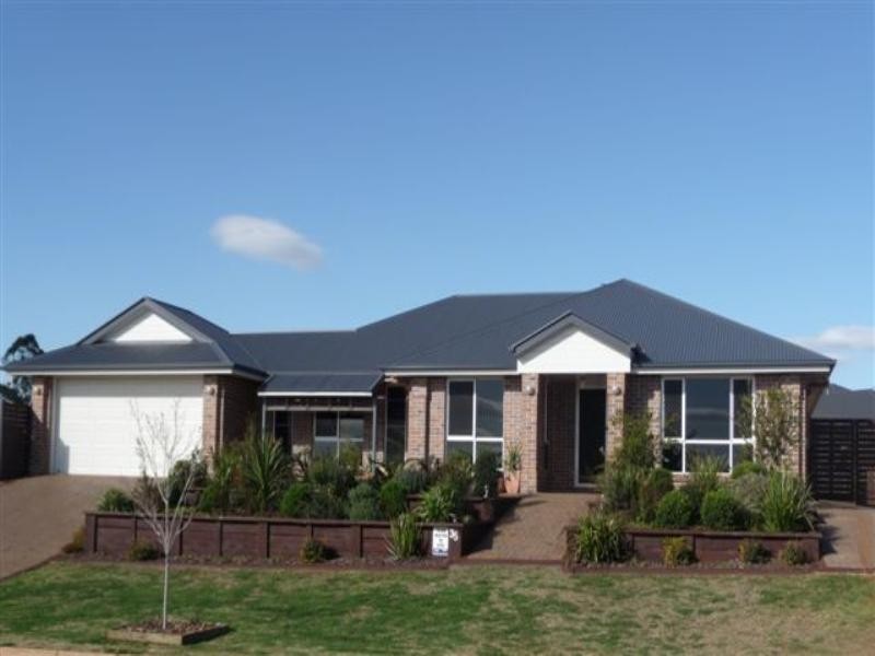35 Currawong Drive, Highfields QLD 4352