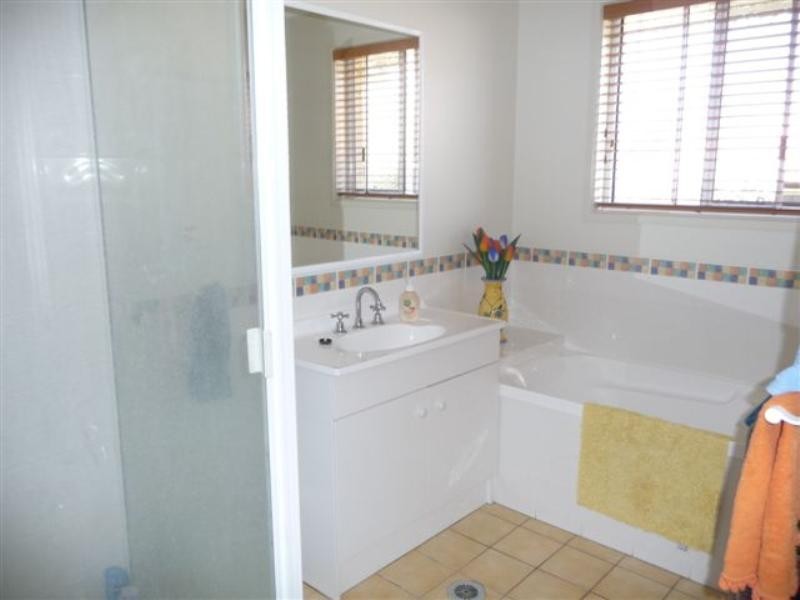 16 Fay Court, Kearneys Spring QLD 4350