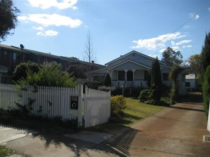 245 Herries Street, Newtown QLD 4305