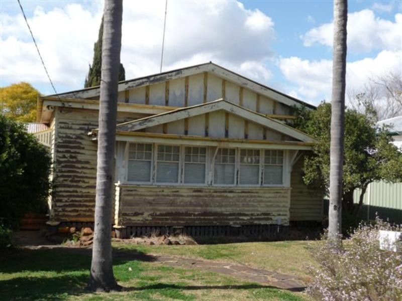 4 Tozer Street, Newtown QLD 4350