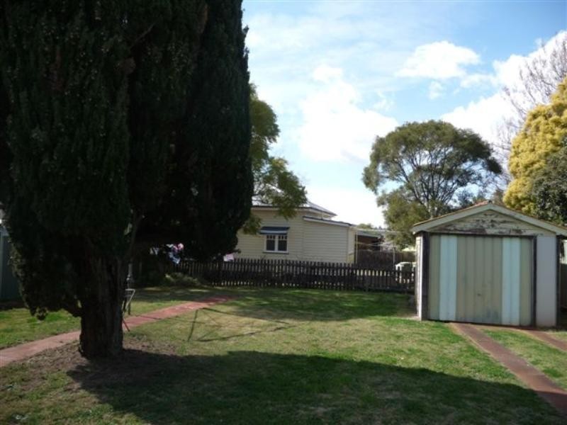 4 Tozer Street, Newtown QLD 4350