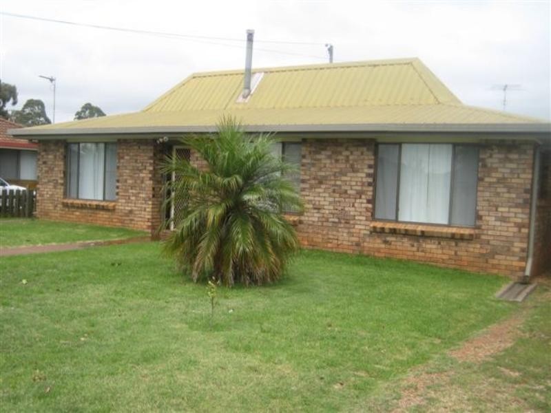 11 Bennett Street, Wilsonton QLD 4350