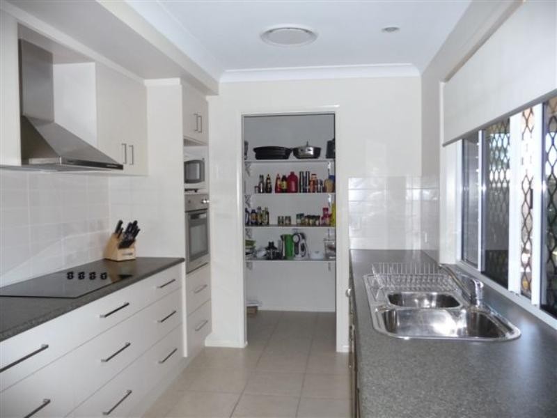 17 Debbie Court, Oakey QLD 4401