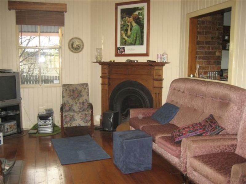 4 Boulton Terrace, North Toowoomba QLD 4350