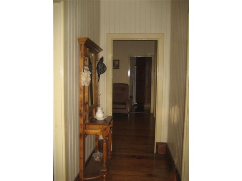 4 Boulton Terrace, North Toowoomba QLD 4350