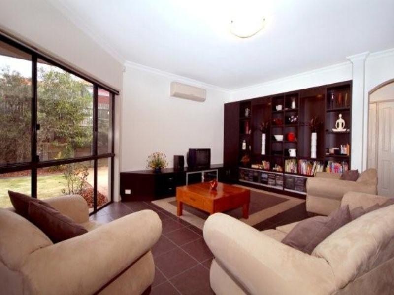 6 Howard Street, Middle Ridge QLD 4350