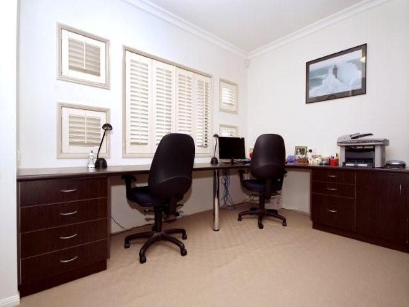 6 Howard Street, Middle Ridge QLD 4350