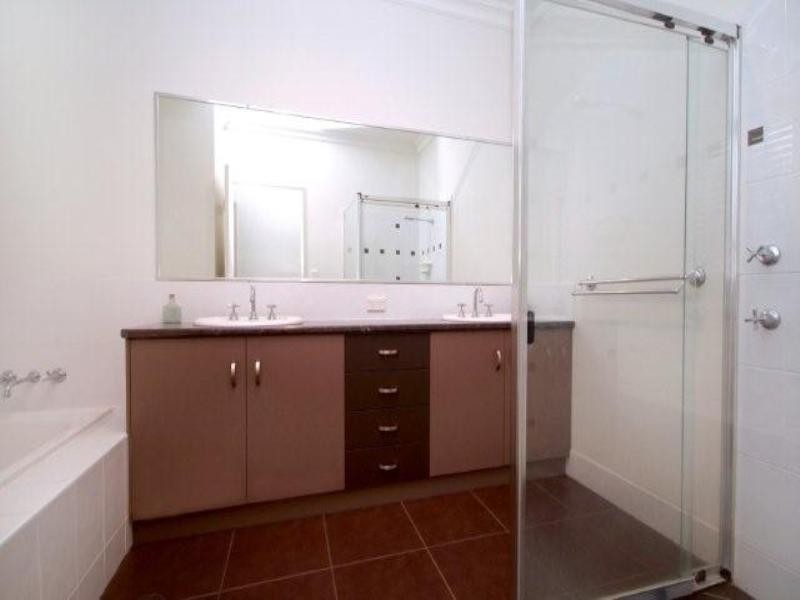 6 Howard Street, Middle Ridge QLD 4350