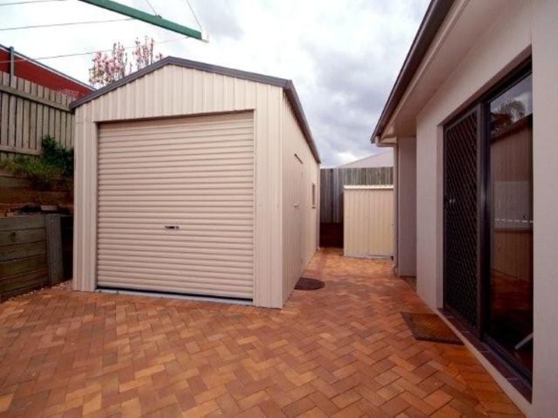 6 Howard Street, Middle Ridge QLD 4350