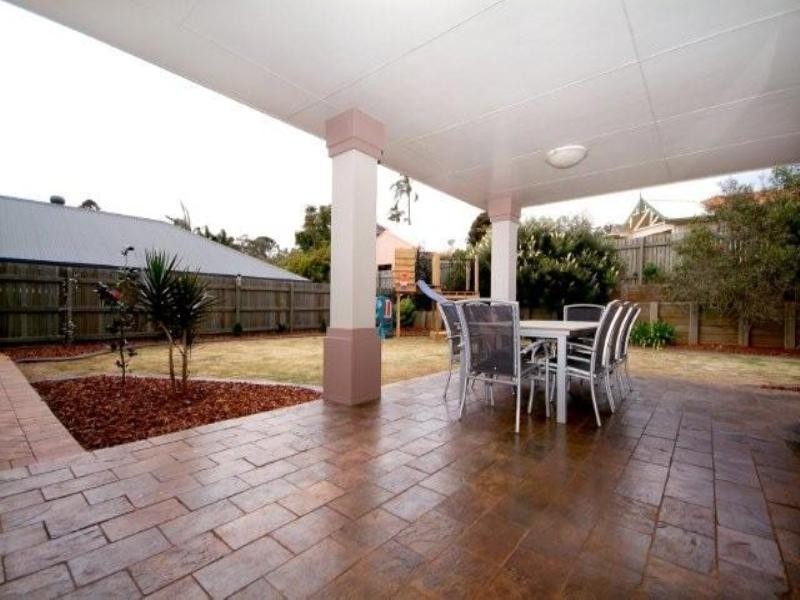 6 Howard Street, Middle Ridge QLD 4350