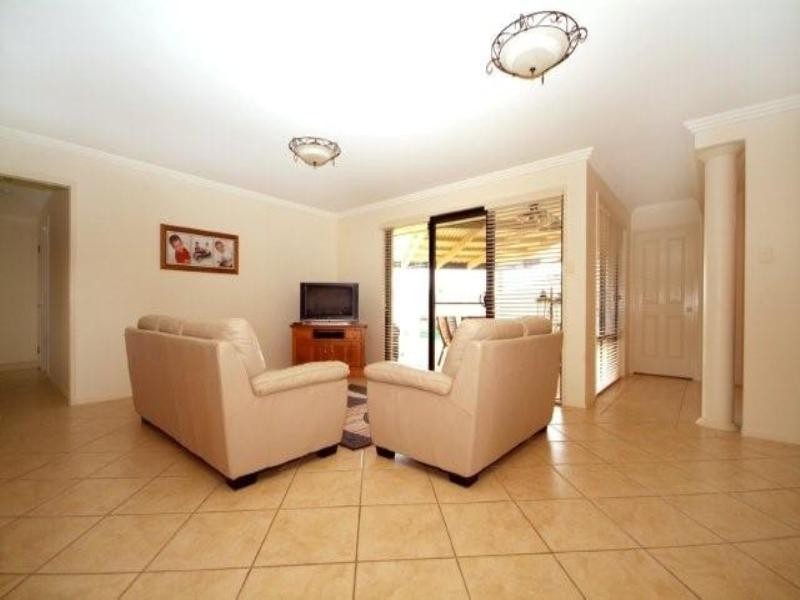 17 Holt Street, Middle Ridge QLD 4350