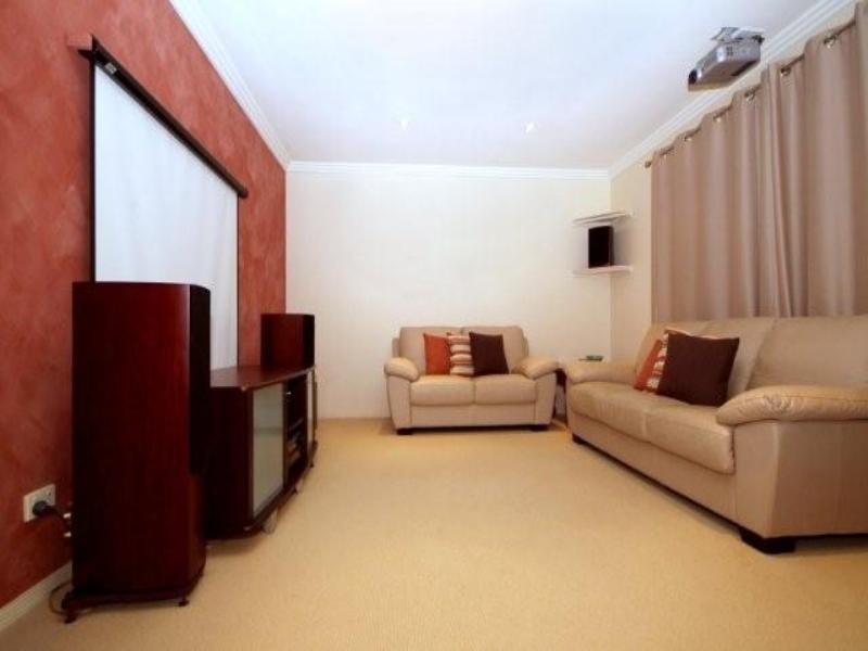 17 Holt Street, Middle Ridge QLD 4350