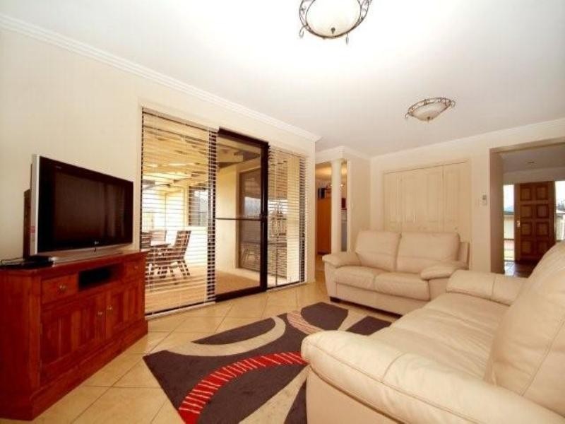 17 Holt Street, Middle Ridge QLD 4350