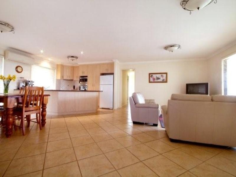 17 Holt Street, Middle Ridge QLD 4350