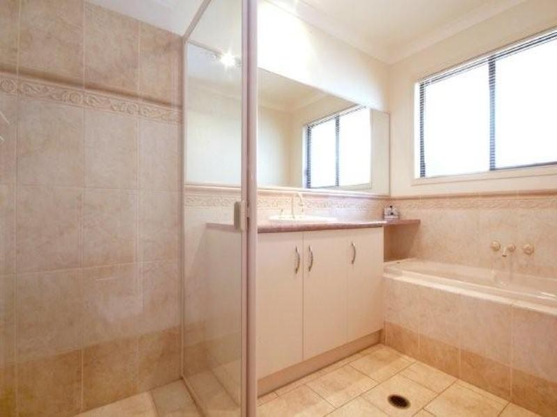 17 Holt Street, Middle Ridge QLD 4350