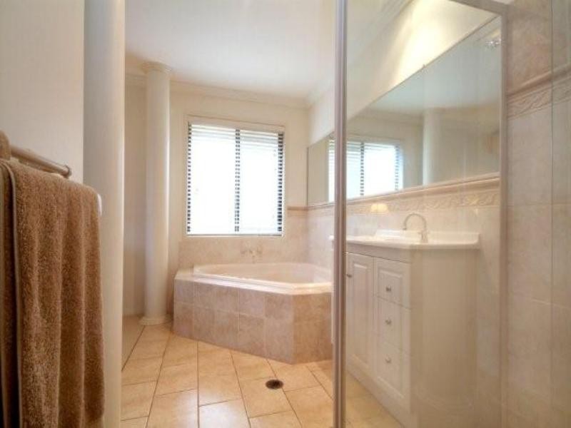17 Holt Street, Middle Ridge QLD 4350