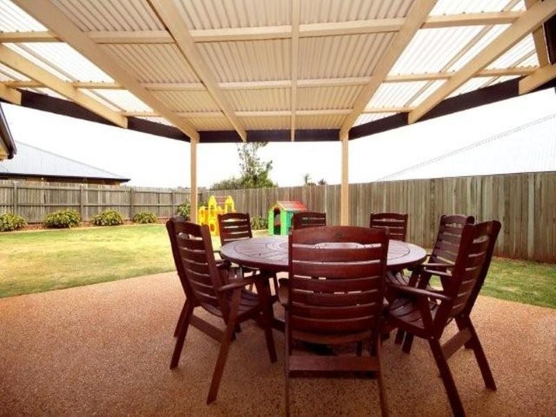 17 Holt Street, Middle Ridge QLD 4350