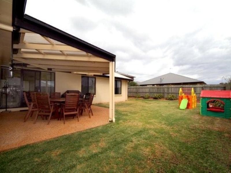 17 Holt Street, Middle Ridge QLD 4350