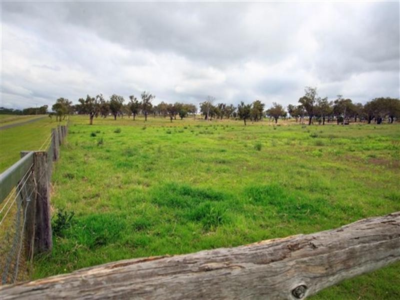 220 Hudson Road, Southbrook QLD 4363