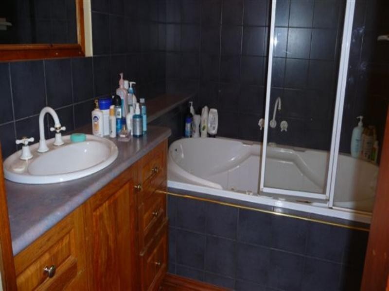 115 Bridge Street, Mount Lofty QLD 4350