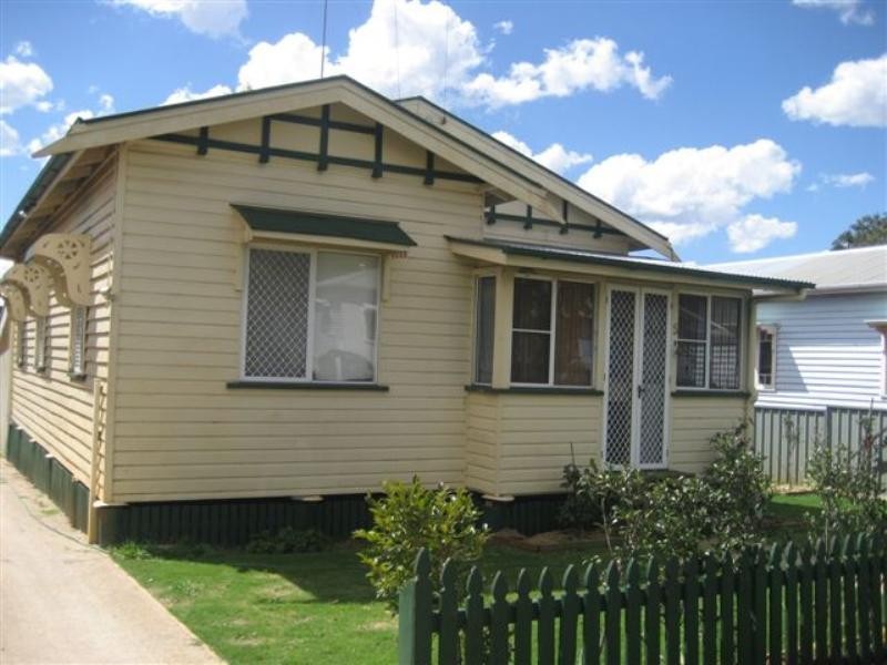 5 Leonard Street, East Toowoomba QLD 4350