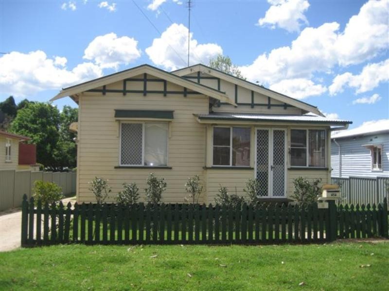 5 Leonard Street, East Toowoomba QLD 4350