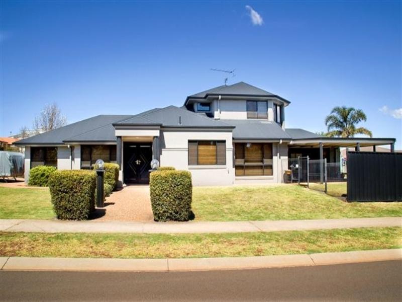 1 La Vista Court, Middle Ridge QLD 4350