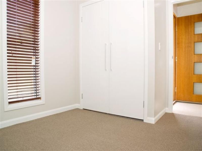 2/245 Mackenzie Street, Rangeville QLD 4350