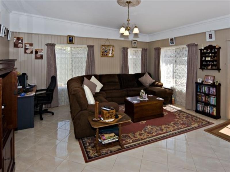 17 Edith Street, Newtown QLD 4350