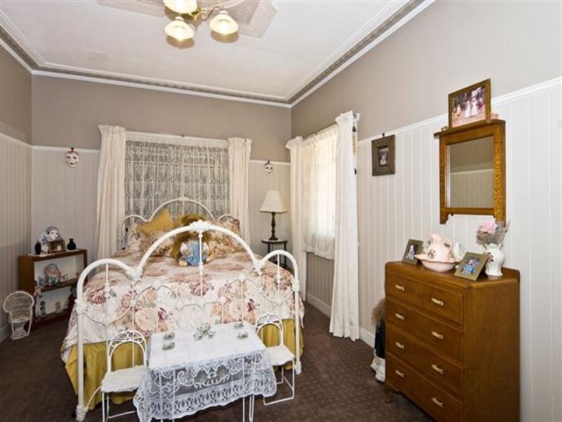 17 Edith Street, Newtown QLD 4350