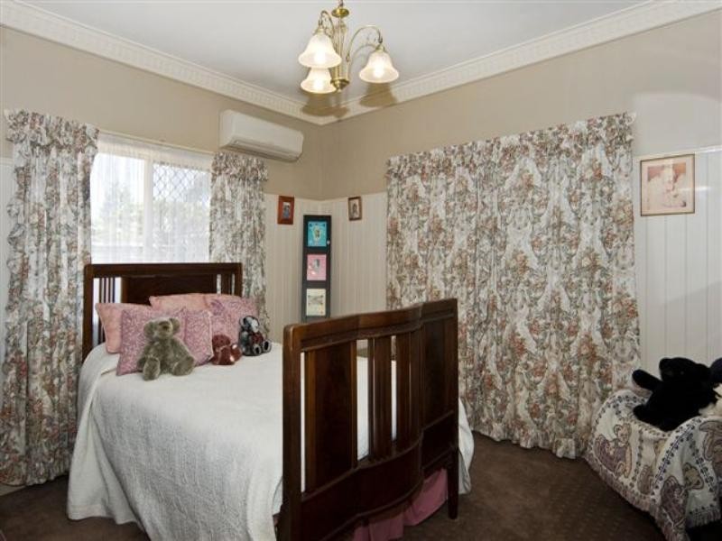 17 Edith Street, Newtown QLD 4350