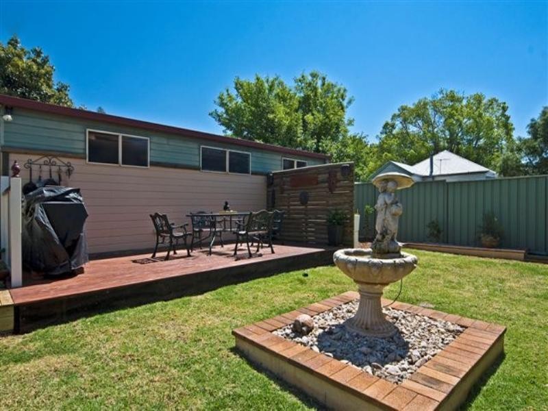 17 Edith Street, Newtown QLD 4350