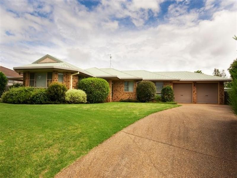 8 Hoad Court, Rangeville QLD 4350
