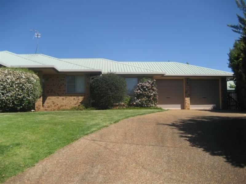 8 Hoad Court, Rangeville QLD 4350